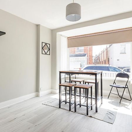 Snug Central Belfast Home, 2 Minutes From Ormeau Park! ภายนอก รูปภาพ