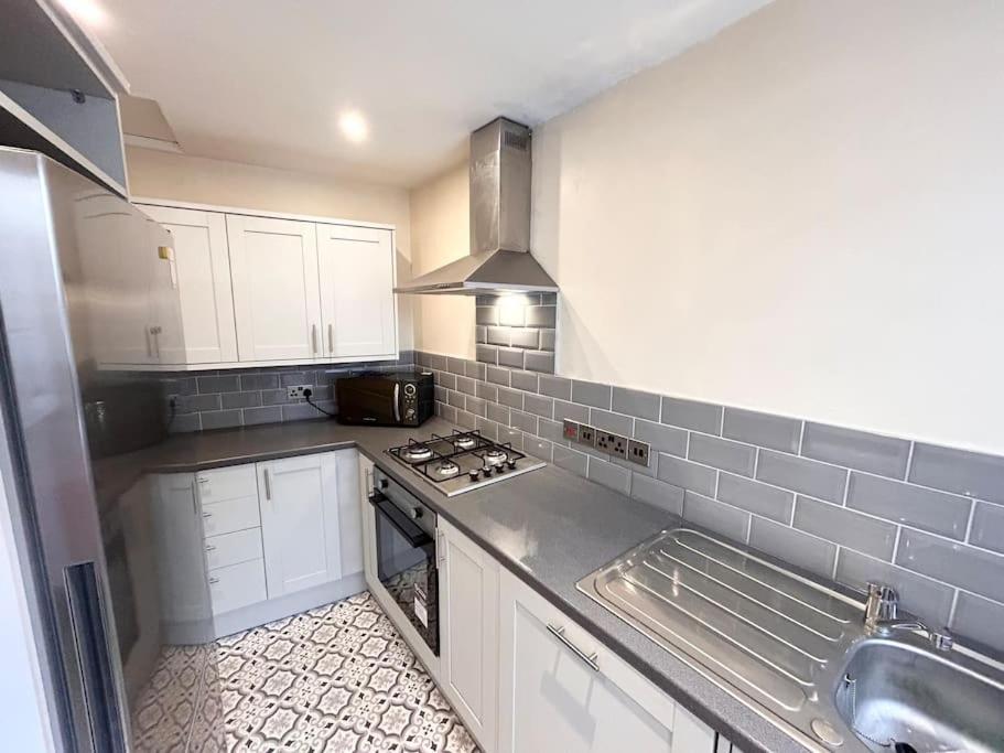 Snug Central Belfast Home, 2 Minutes From Ormeau Park! ภายนอก รูปภาพ