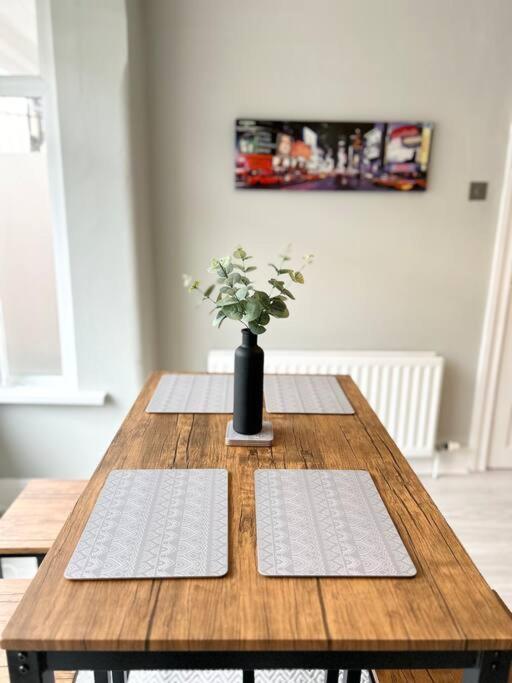 Snug Central Belfast Home, 2 Minutes From Ormeau Park! ภายนอก รูปภาพ