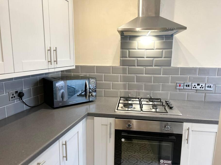 Snug Central Belfast Home, 2 Minutes From Ormeau Park! ภายนอก รูปภาพ