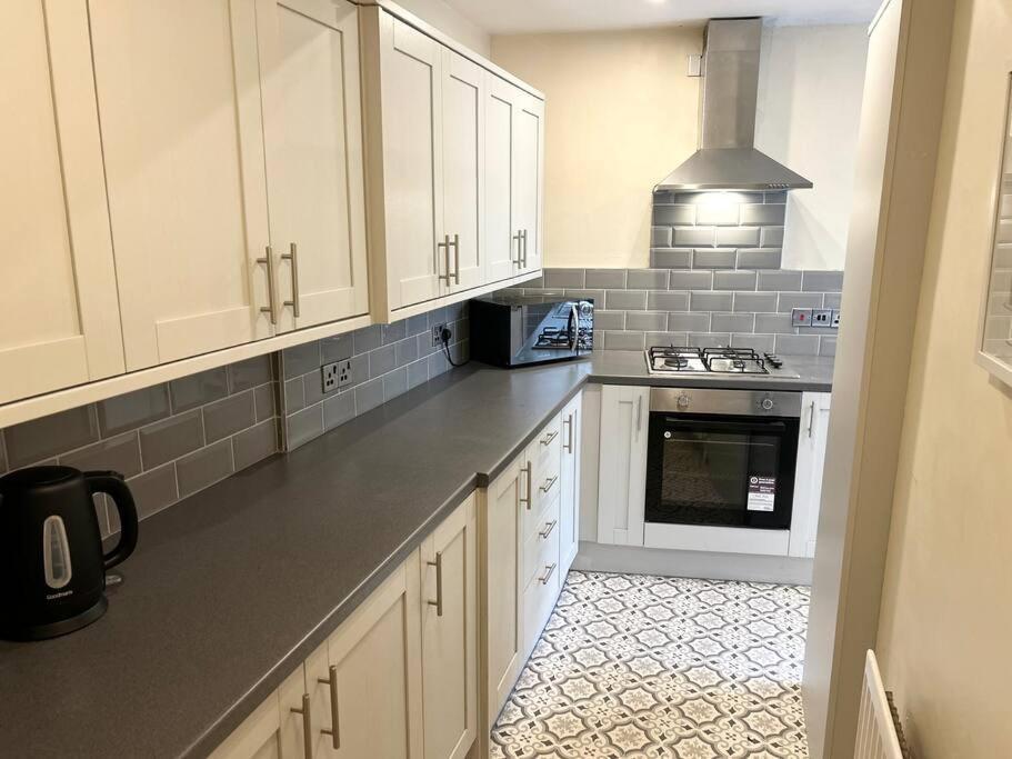 Snug Central Belfast Home, 2 Minutes From Ormeau Park! ภายนอก รูปภาพ