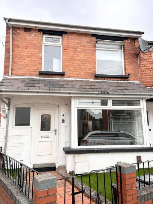 Snug Central Belfast Home, 2 Minutes From Ormeau Park! ภายนอก รูปภาพ