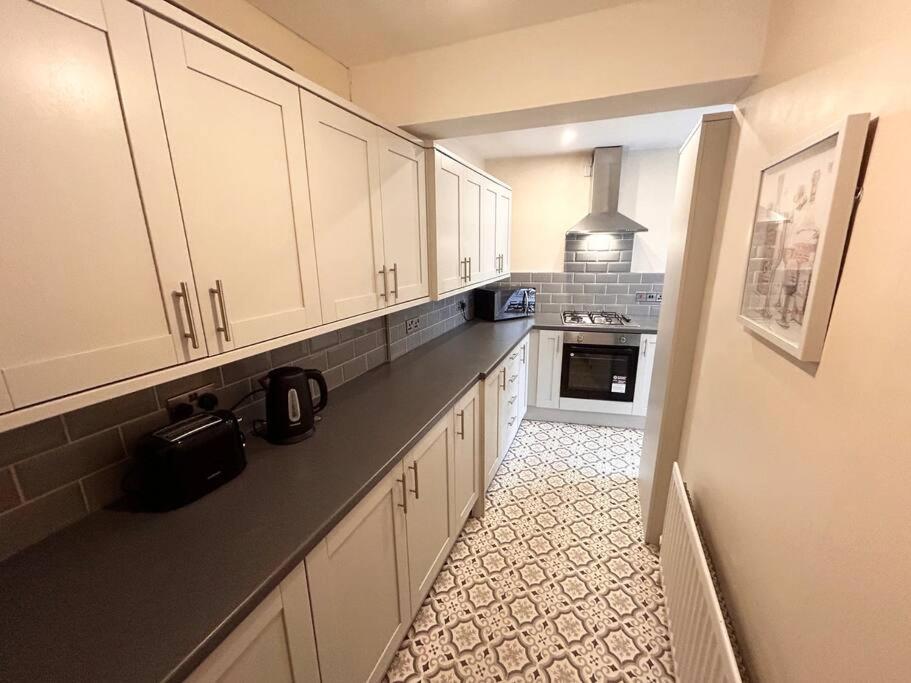 Snug Central Belfast Home, 2 Minutes From Ormeau Park! ภายนอก รูปภาพ