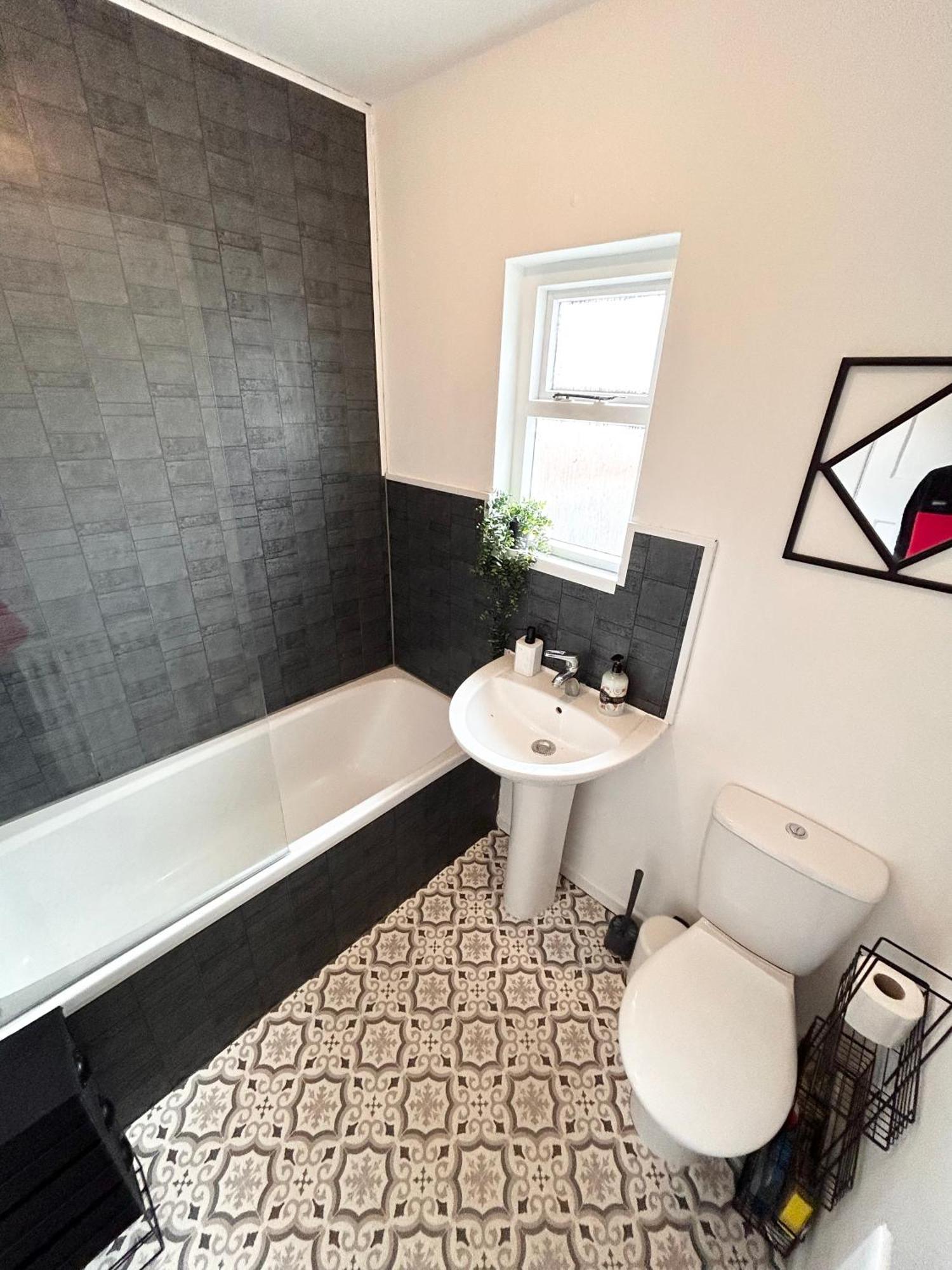 Snug Central Belfast Home, 2 Minutes From Ormeau Park! ภายนอก รูปภาพ